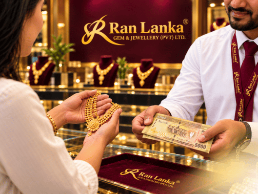 Customer receiving cash for gold jewellery at Ran Lanka