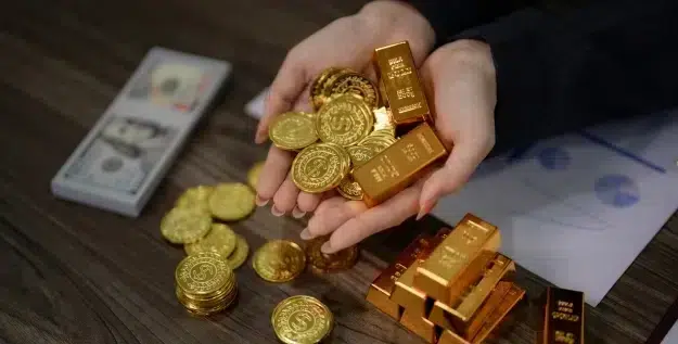 Gold bars arranged for a rate and value article